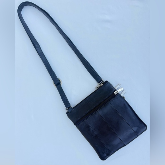 Genuine Leather Crossbody Bag with Triple Zip Front 👜💙 - Picture 7 of 16
